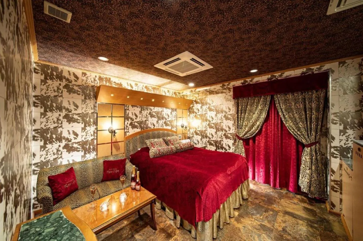 ホテル Rose Lips Shinsaibashi ローズリップス心斎橋 大阪市