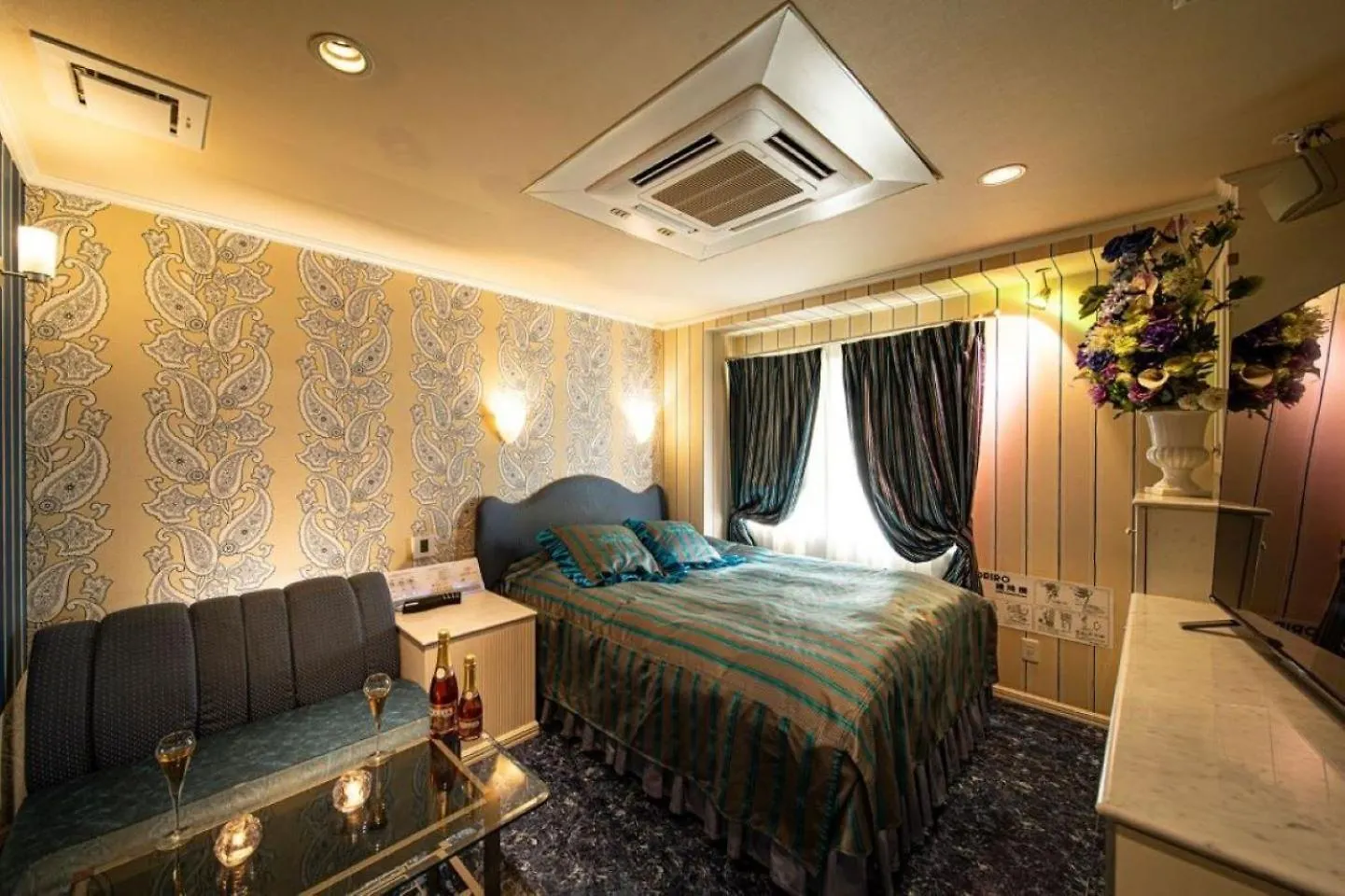 Rose Lips Shinsaibashi ローズリップス心斎橋 Otel Osaka Japonya