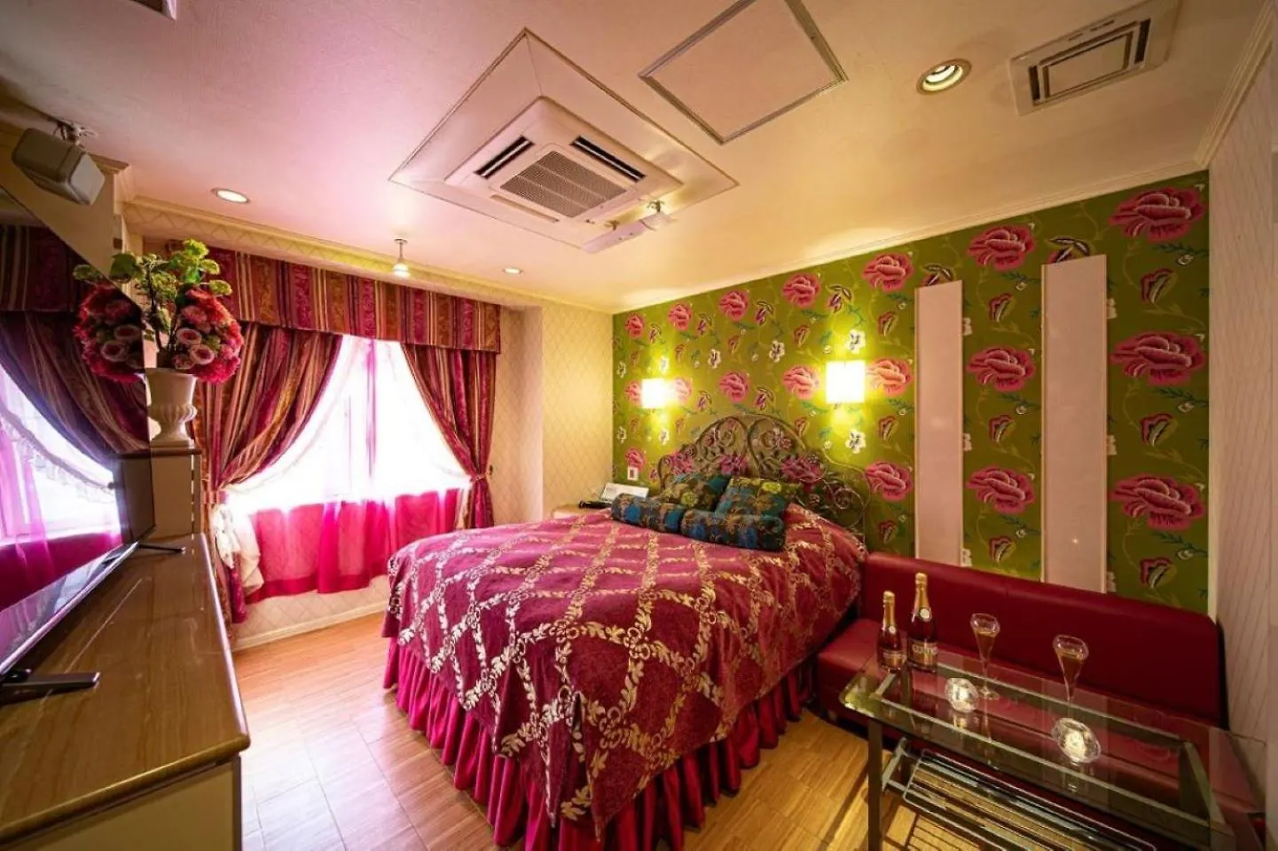 Rose Lips Shinsaibashi ローズリップス心斎橋 Otel Osaka Yetişkin Oteli