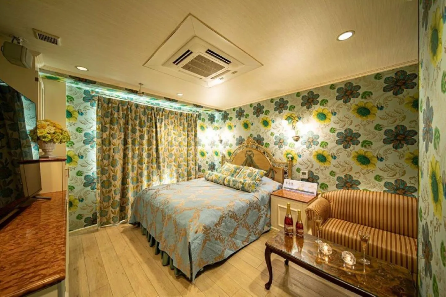 Love hotel Rose Lips Shinsaibashi ローズリップス心斎橋 Hotel Osaka